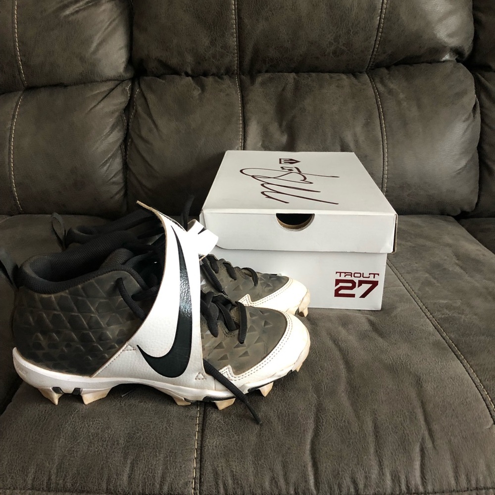 Nike girls softball cleats 5Y